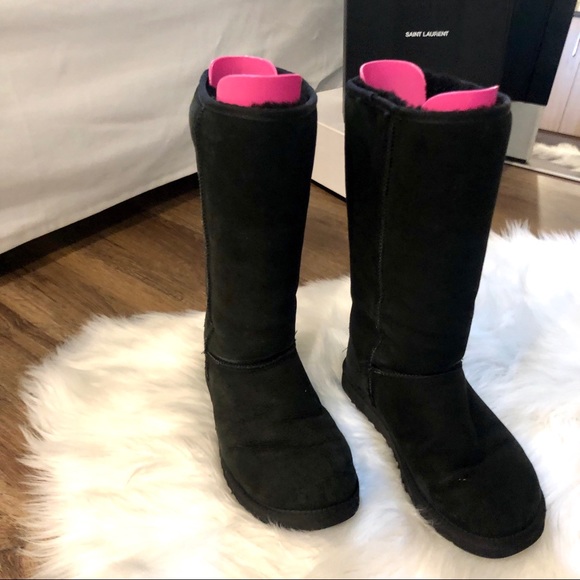 Ugg Classic Tall - Picture 1 of 7